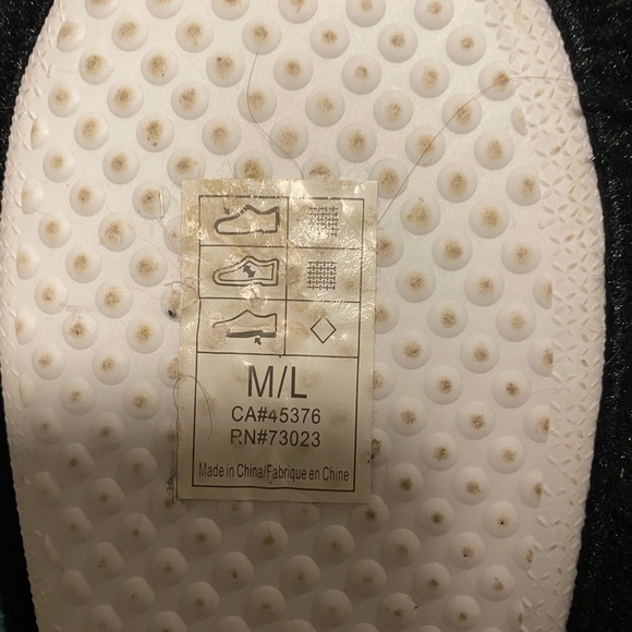 BLACK Susy shier fluffy slippers Size M/L - Picture 3 of 4